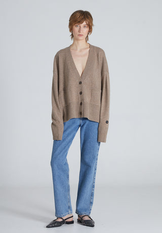 Model wearing a High-end brown  cashmere cardigan with effortless elegance. Paired with blue jeans and black sandals. 